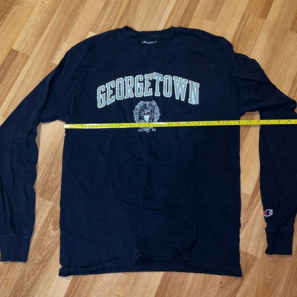 Georgetown college long-sleeve graphic shirt. Champion Men's medium.